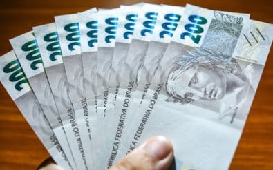 Mulher é presa pela PF ao retirar notas falsas em uma agência dos Correios