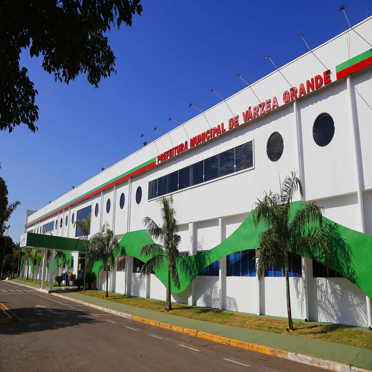 Prefeitura de Várzea Grande abre edital de seletivo para  500 vagas e salários de até R$ 2,8 mil