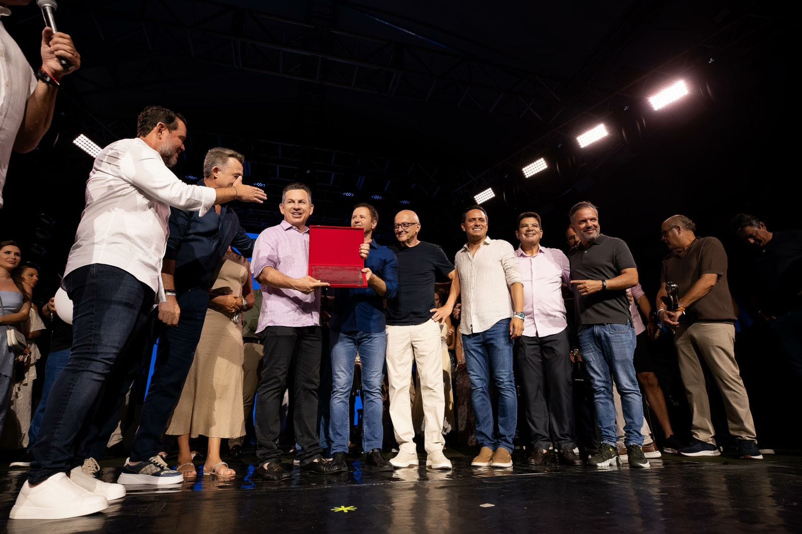 Governador de Mato Grosso é homenageado em Santa Catarina por obra de duplicação da BR-163