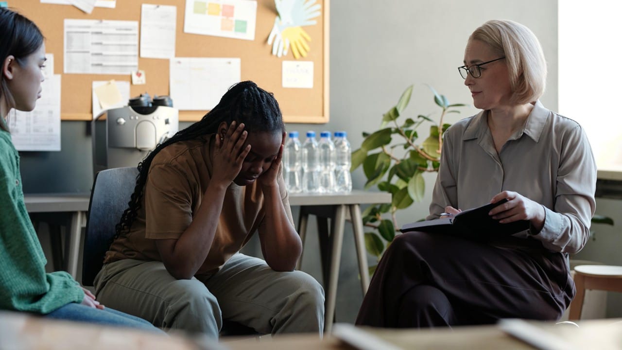 Mais de 1 bilhão de pessoas sofrem de transtornos mentais; mulheres são as mais afetadas