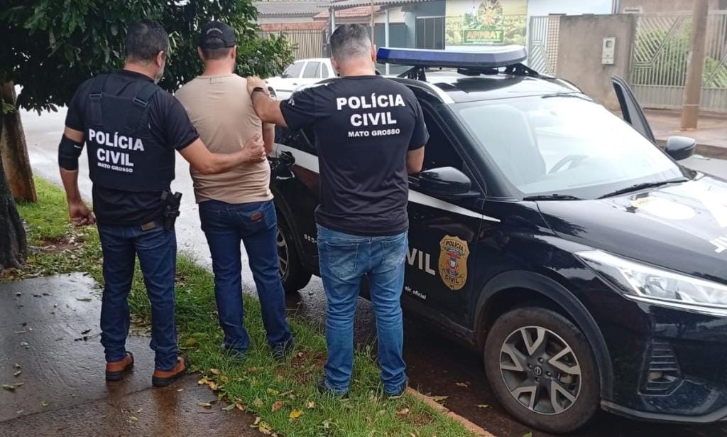 Homem que exibia armas em confraternizações em sua casa é preso pela Polícia Civil