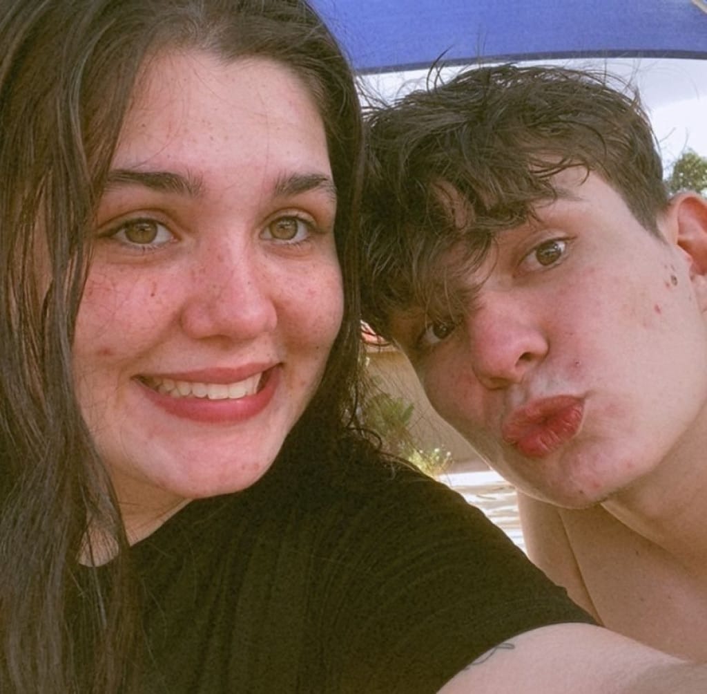 Jovens de 20 anos encontrados mortos em quitinete estavam casados há 40 dias em MT