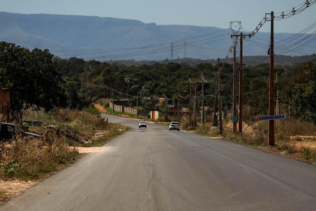 Governo investe em rodovias e leva asfalto para distritos de Cuiabá