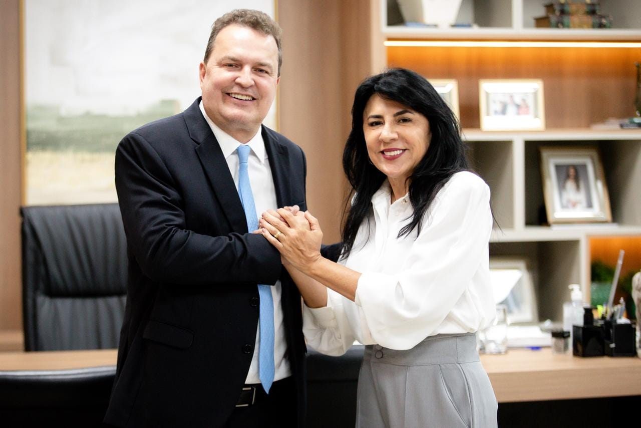 Prefeita é a primeira mulher a aceitar convite de Max Russi para filiação ao Podemos em MT