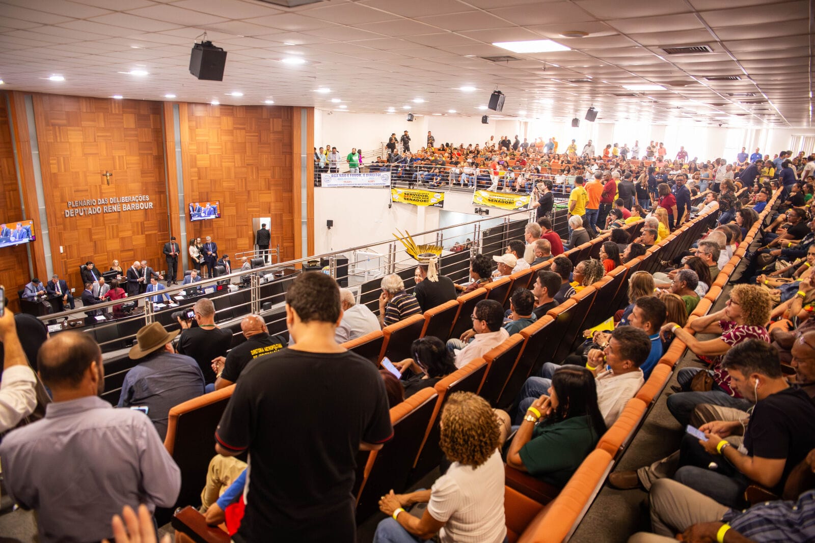 Servidores se mobilizam na ALMT e deputados aguardam envio do governo para votar RGA