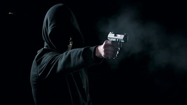 Mulher chega em casa e encontra namorado morto a tiros no interior de MT