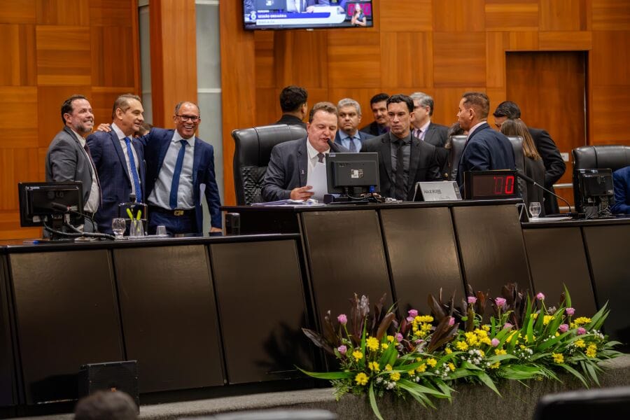 Deputados aprovam promoção excepcional de subtenentes da PM em sessão legislativa