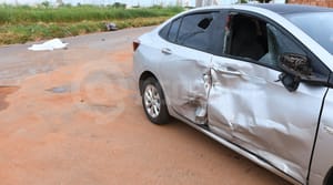 Motociclista de 24 anos morre ao colidir na lateral de Onix que fazia manobra em avenida