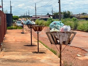 Coleta irregular gera acúmulo de lixo nas ruas e problemas em  bairros de Cuiabá; fotos e vídeo