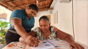 Idosos de comunidade rural de Santo Antônio de Leverger aprendem a ler e escrever