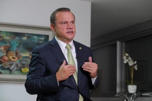 Senador defende deportação de brasileiros ilegais dos Estados Unidos