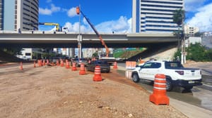 Viaduto passa por obras e avenida tem lentidão e desvios em Cuiabá; veja como fica