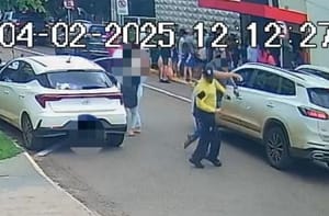 Vídeo mostra motorista em MT agredindo agente de trânsito com soco no rosto após ser multado