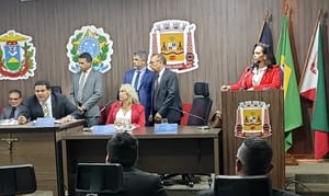 Advogada denuncia venda de diplomas para servidores comissionados da prefeitura