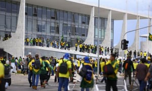 STF manda liberar caminhões de Mato Grosso usados nos atos de 8 de janeiro em Brasília