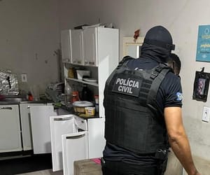 PC cumpre mandados contra influencer que usava rede social para promover facção criminosa