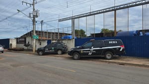 Polícia Civil realiza operação e embarga empresa de Cuiabá por comércio de ilegal de madeira