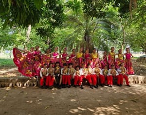 Grupo de Siriri Mirim “Ipê Rosa” anima a Feira Cuiab’Art neste domingo