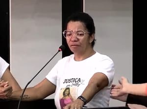 Emocionada, mãe de menor morta faz desabafo na Câmara e exige justiça: “Sacrifício vivo”