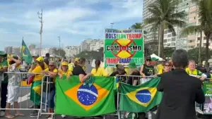 Bolsonaro volta a Copacabana por anistia aos presos por atos de 8 de janeiro em Brasília