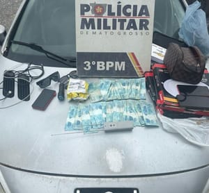 Dois homens são presos em flagrante pela Polícia Militar por tentar furtar veículo em Cuiabá