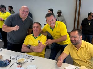 Em discurso, Bolsonaro cita apoio a Mauro Mendes ao Senado em 2026 e critica Carlos Fávaro