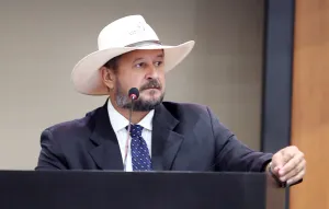Deputado defende castração e pena de morte para vereador preso por pedofilia e estupro