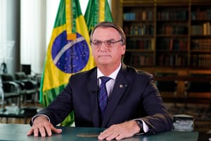 Jair Bolsonaro é considerado o melhor presidente da República da história, diz Percent; Lula o pior