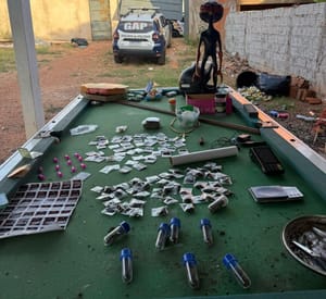 PM apreende integrantes de facção criminosa e apreende 184 porções de drogas