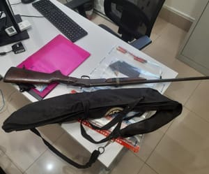 Agressor de mulher esconde arma em ração e quebra celular ao ser preso em Várzea Grande
