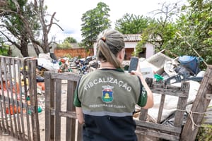 Prefeitura notifica proprietários de terrenos sujos em Cuiabá; veja lista