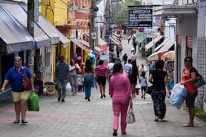 Economia nacional e instabilidade internacional afetam consumo das famílias