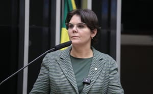Coronel Fernanda critica Lula e Janja após Câmara barrar aumento do IOF
