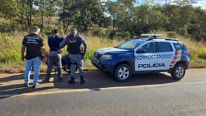 Integrante de facção que matou esposa com vários golpes de faca é preso em BR durante fuga