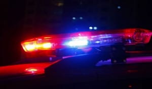 Caminhoneiro atira em motorista de carro após colisão  e é preso em flagrante na madrugada