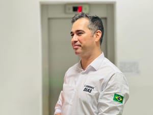 Vereador propõe proibição de flanelinhas em Cuiabá: "Isso não é contribuição, é extorsão velada"