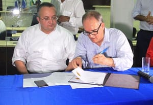 De malas prontas para o PV, ex-prefeito busca filiação de ex-governador e ex-ministro