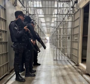 Operações retiram mais de dois mil celulares de unidades prisionais no estado