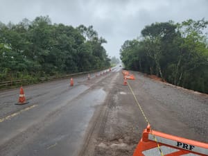 Concessionária terá que indenizar dono de caminhão que tombou por buraco em rodovia federal em MT