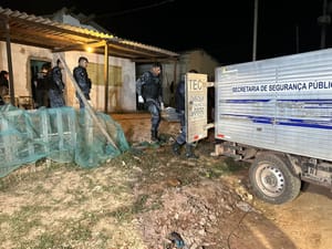 Bandido envolvido em roubo de carro morre em confronto com a PM e menores são apreendidos
