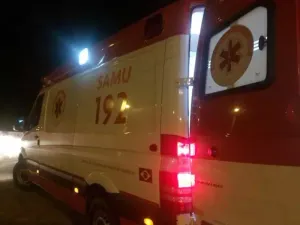 Motorista bêbado bate caminhonete em moto e mata menina de 11 anos