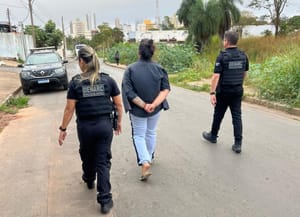 Polícia Civil faz operação e cumpre buscas contra grupo envolvido em esquema de tráfico de drogas