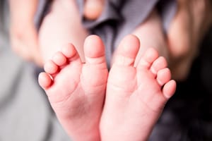Bebê de três meses morre em UPA por suspeita de asfixia; Polícia Civil investiga