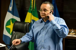 Justiça condena ex-governador de MT e PSDB a pagar dívida de R$ 62,5 mil com produtora