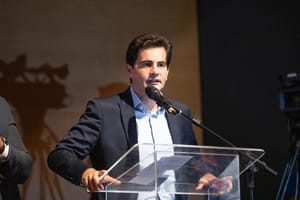 Fábio Garcia se licencia da Casa Civil e adjunto assume interinamente
