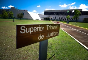 STJ mantém condenação de juíza aposentada de MT por usar servidores como empregados domésticos