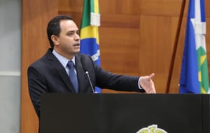 Relação fica "azeda" entre chefe de gabinete de Abílio e deputado aliado