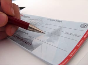 Justiça barra ação de empresa para cobrar cheque prescrito por desacordo comercial em MT