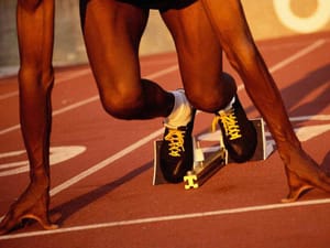 Prefeito sanciona lei que proíbe atletas trans em competições esportivas femininas em Cuiabá