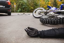 Empresa de internet terá que indenizar motociclista que sofreu acidente por fios soltos na rua